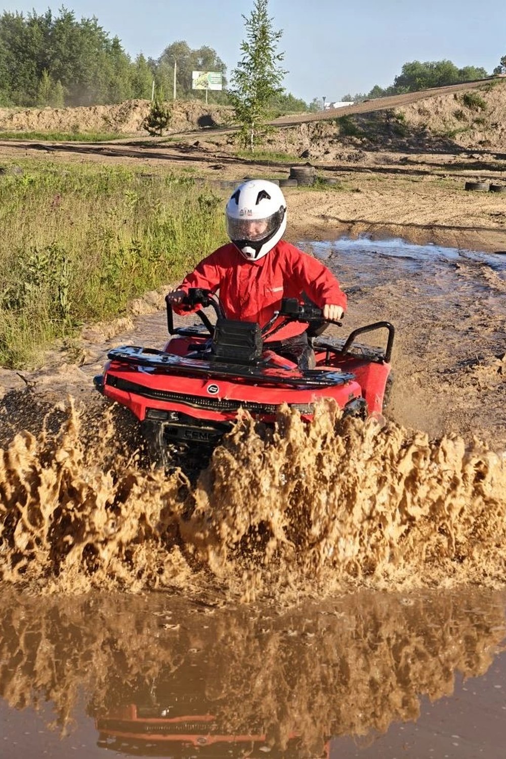 Квадро-экстрим — квадроцикл CFMOTO в грязевой луже